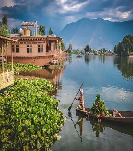 Explore Kashmir - 6 Nights / 7 Days Price per person in a double room Group 2+